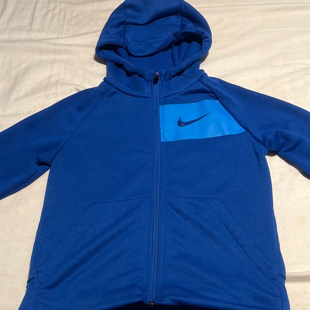 Nike dry fit kids hoodie, great condition, worn once.